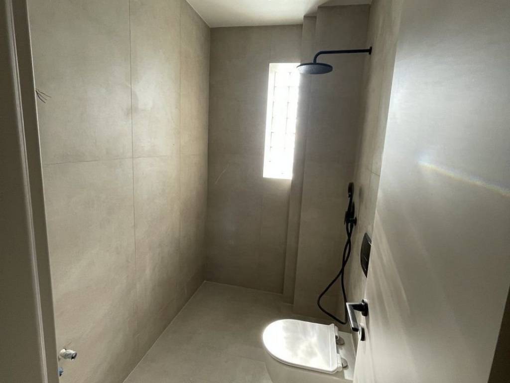 Forumland Real Estate, Μπάνιο