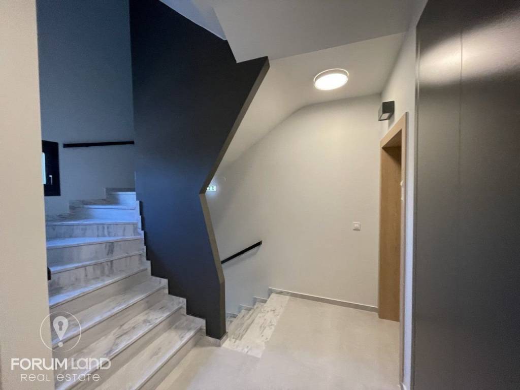 Forumland Real Estate, Ανελκυστήρας