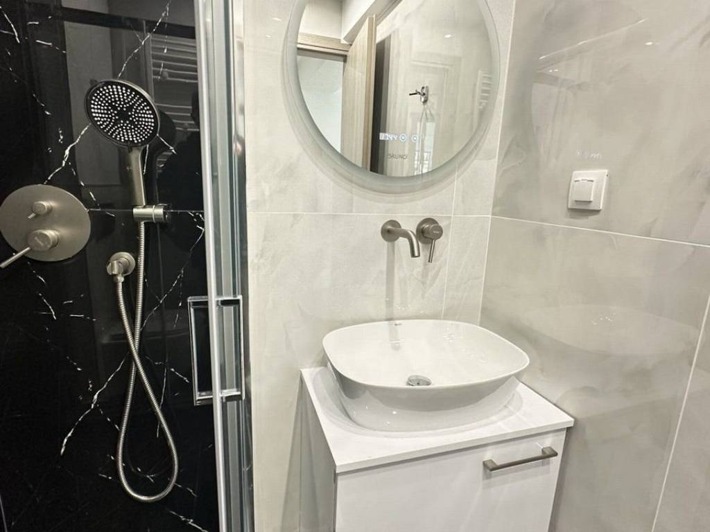 Forumland Real Estate, Μπάνιο