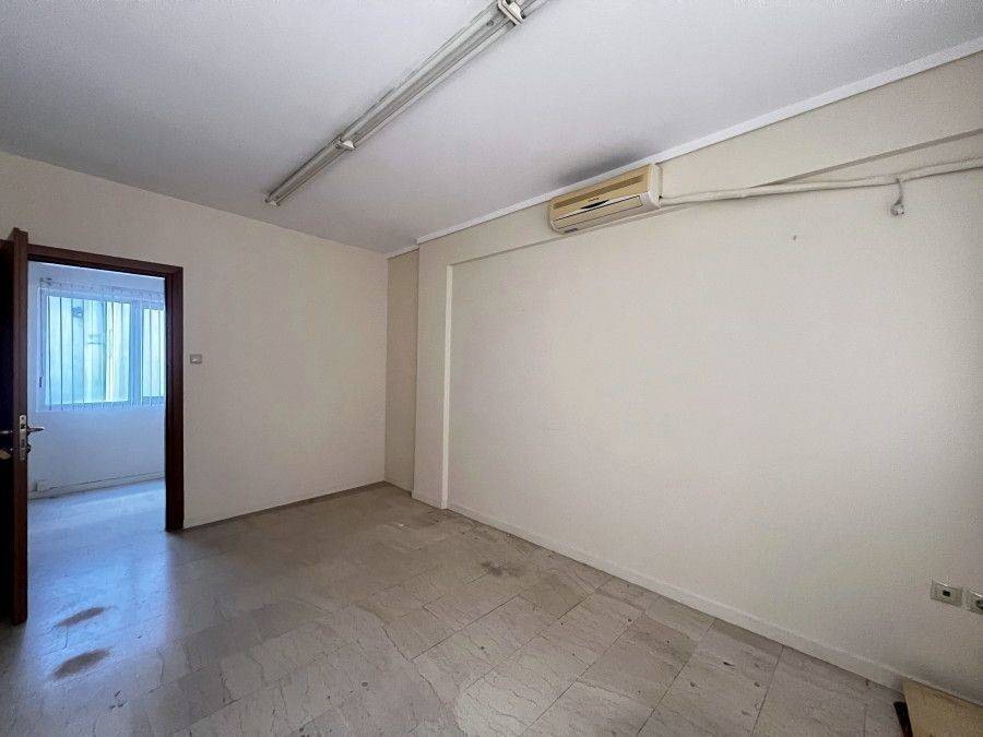 Από το 1ο γραφείο.