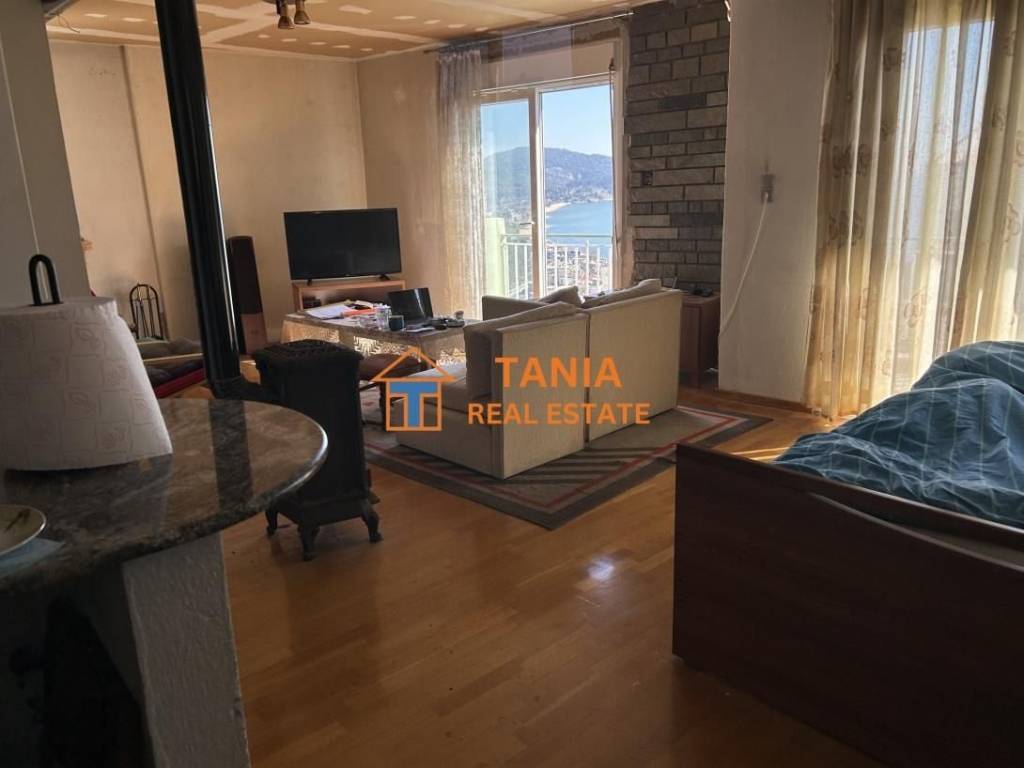 Πρώτος ορ. 
Σαλόνι