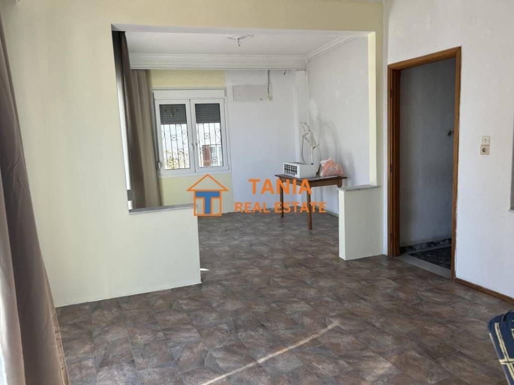 Ισόγειο
Σαλόνι