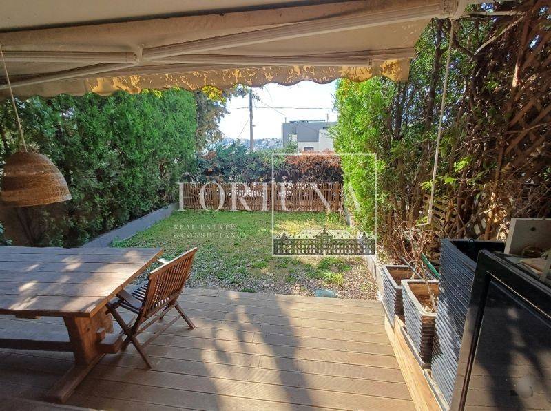 Θέα από μπαλκόνι