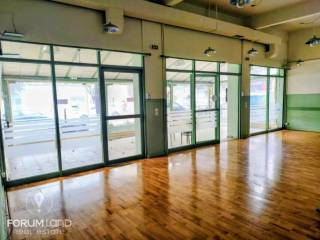 Forumland Real Estate, Ισόγειο κατάστημα