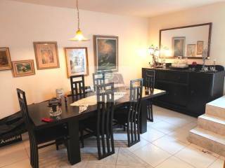 STUDIO'S DINING AREA