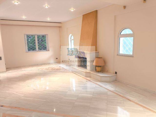 LIVING ROOM WITH FIREPLACE