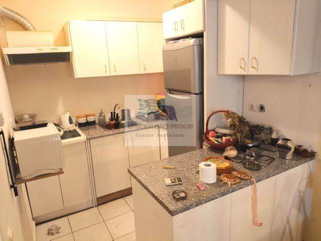 STUDIOS' OPEN PLAN KITCHEN