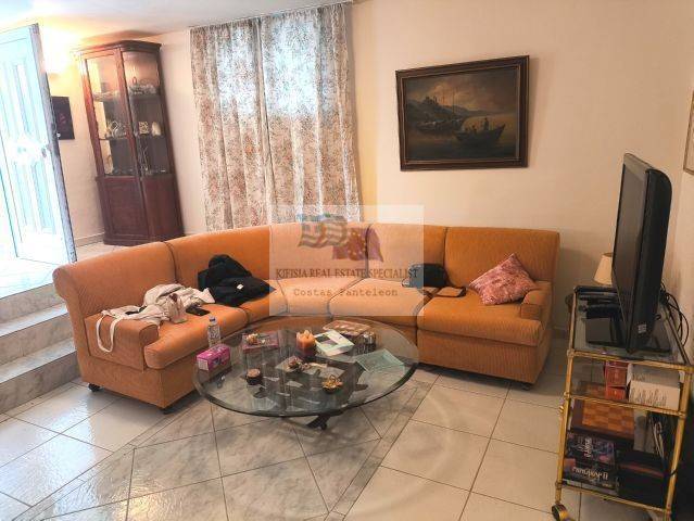 STUDIOS' LIVING ROOM