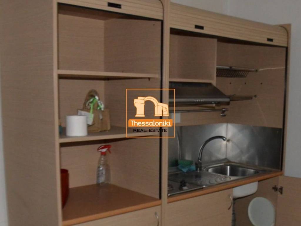 Νεάπολη, Κατάστημα