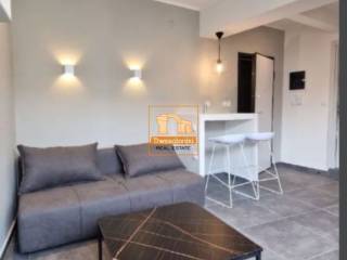 Πλ. Δημοκρατίας, Γκαρσονιέρα