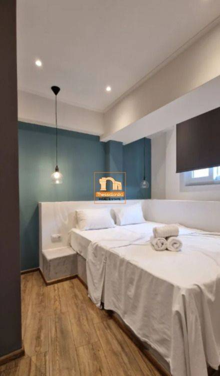 Πλ. Δημοκρατίας, Γκαρσονιέρα