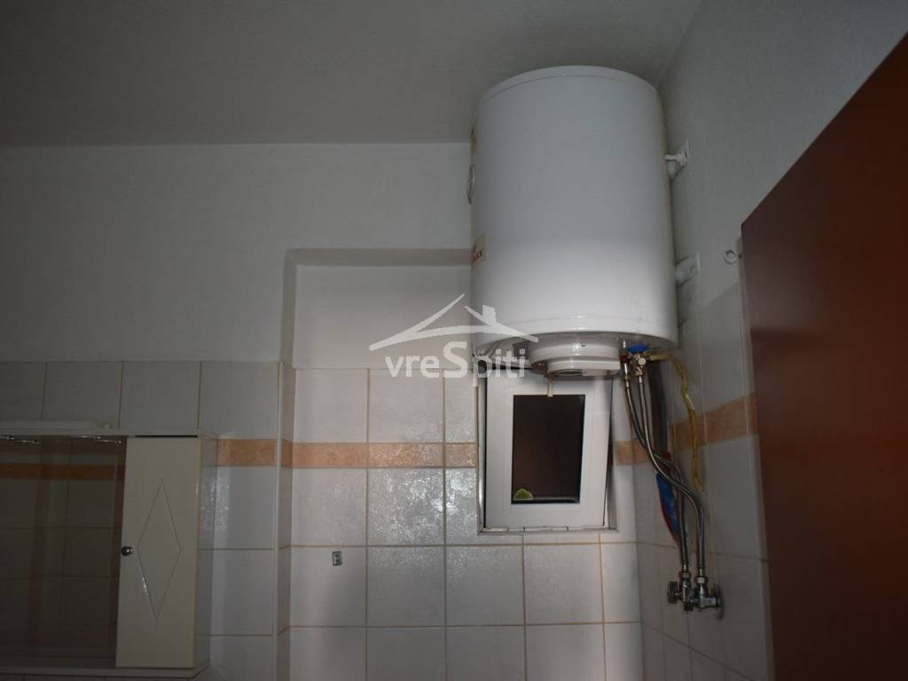 ΠΑΡΑΘΥΡΟ ΛΟΥΤΡΟΥ