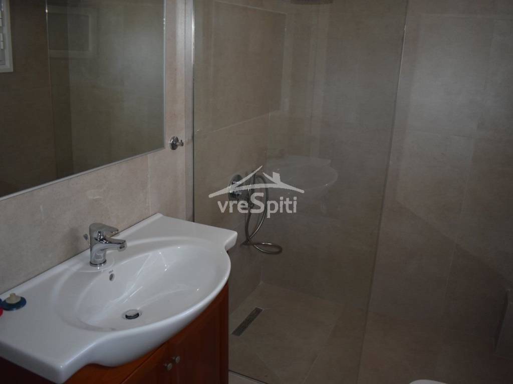 ΚΑΜΠΙΝΑ ΛΟΥΤΡΟΥ