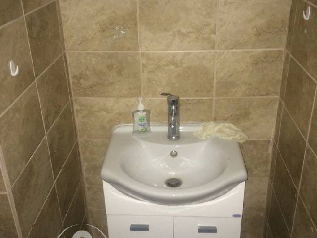 Forumland Real Estate, Μπάνιο νιπτήρας