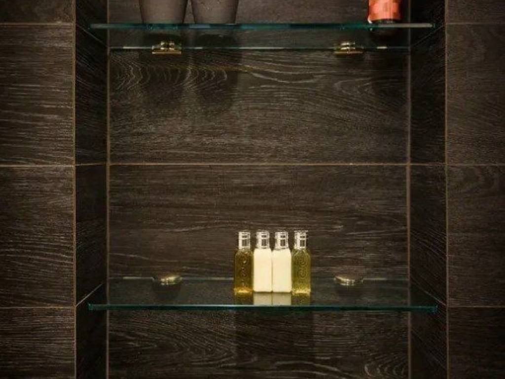 Forumland Real Estate, Μπάνιο