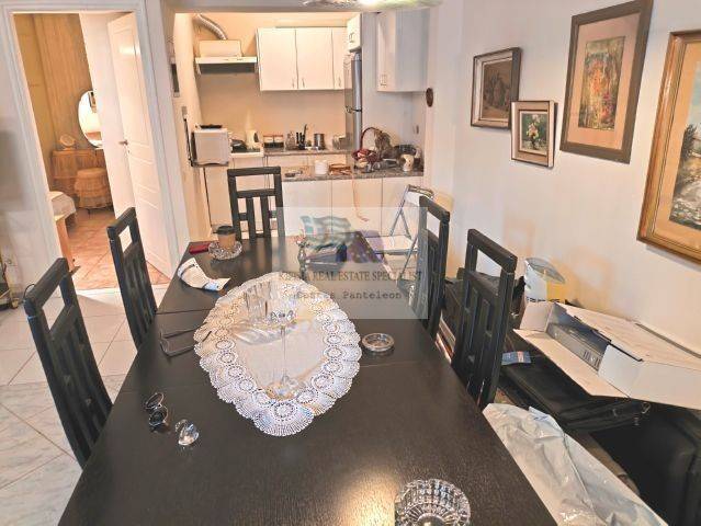 STUDIO'S DINING AREA - OPEN PLAN KITCHEN