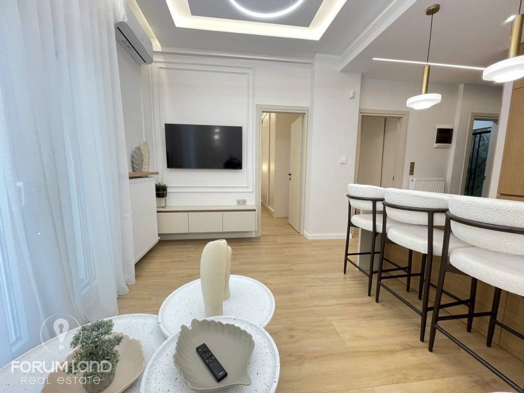 Forumland Real Estate, Σαλόνι