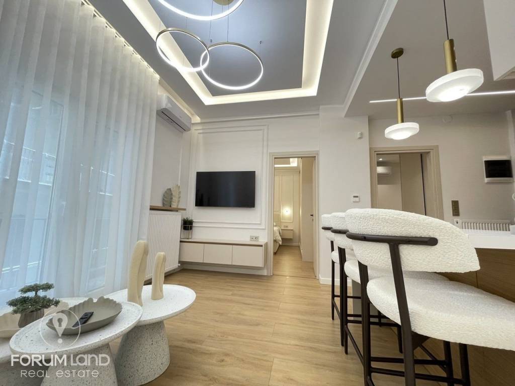 Forumland Real Estate, Σαλόνι