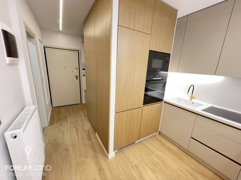 Forumland Real Estate, Είσοδος