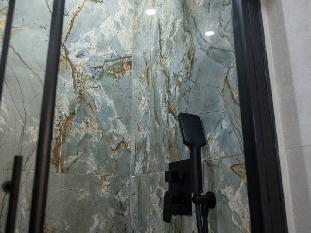 Forumland Real Estate, Μπάνιο