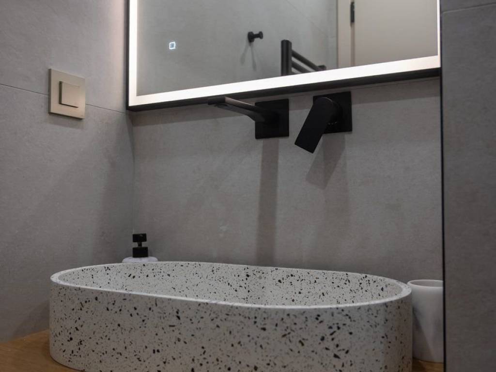 Forumland Real Estate, Μπάνιο