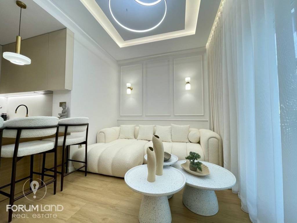 Forumland Real Estate, Σαλόνι