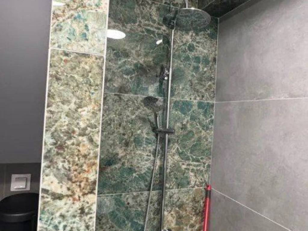 Forumland Real Estate, Μπάνιο