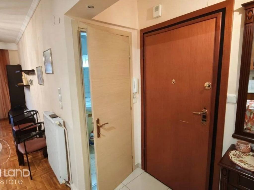 Forumland Real Estate, Είσοδος