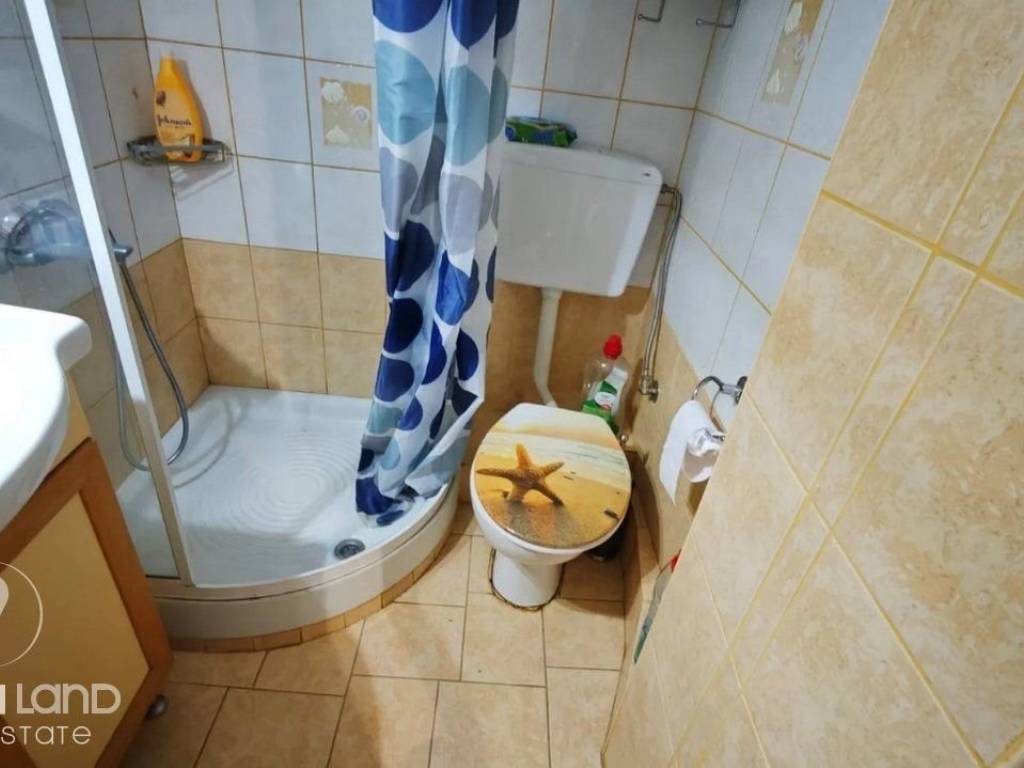 Forumland Real Estate, Μπάνιο