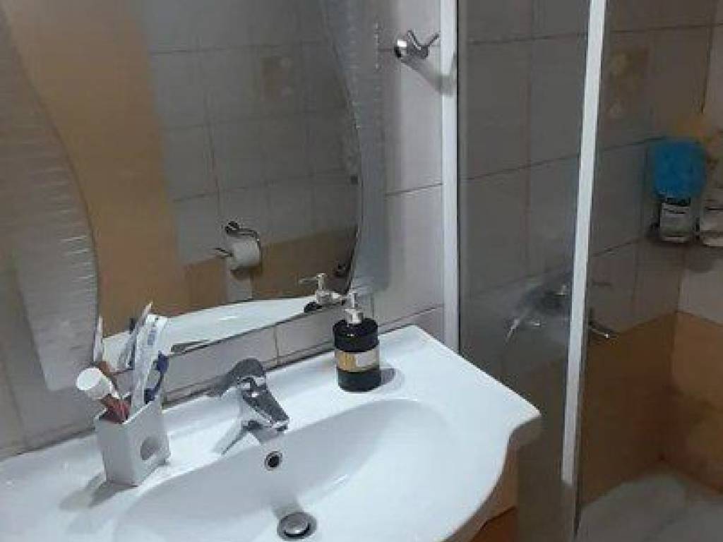 Forumland Real Estate, Μπάνιο