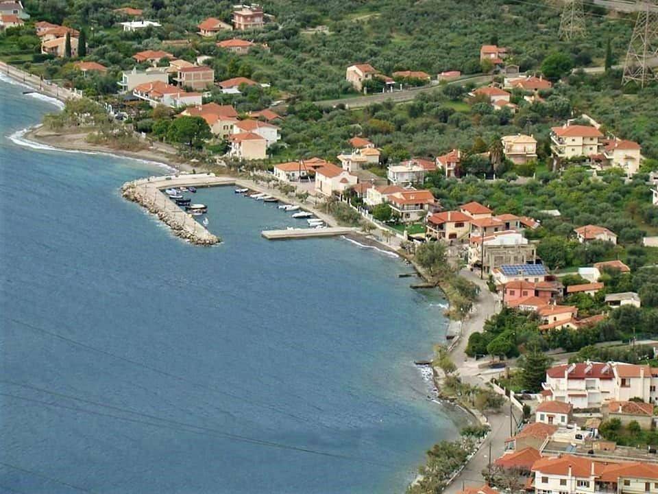 STON OIKISMO YPARCHOYN TABERNES KAI KAPHETERIES