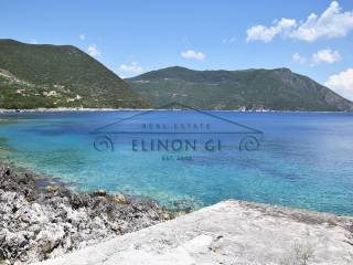 Το αγροτεμάχιο βρίσκετε πάνω στη θάλασσα