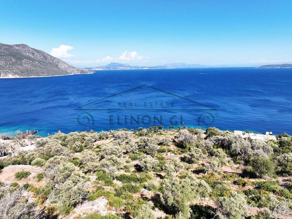 Το αγροτεμάχιο βρίσκετε πάνω στη θάλασσα