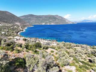 Το αγροτεμάχιο βρίσκετε πάνω στη θάλασσα