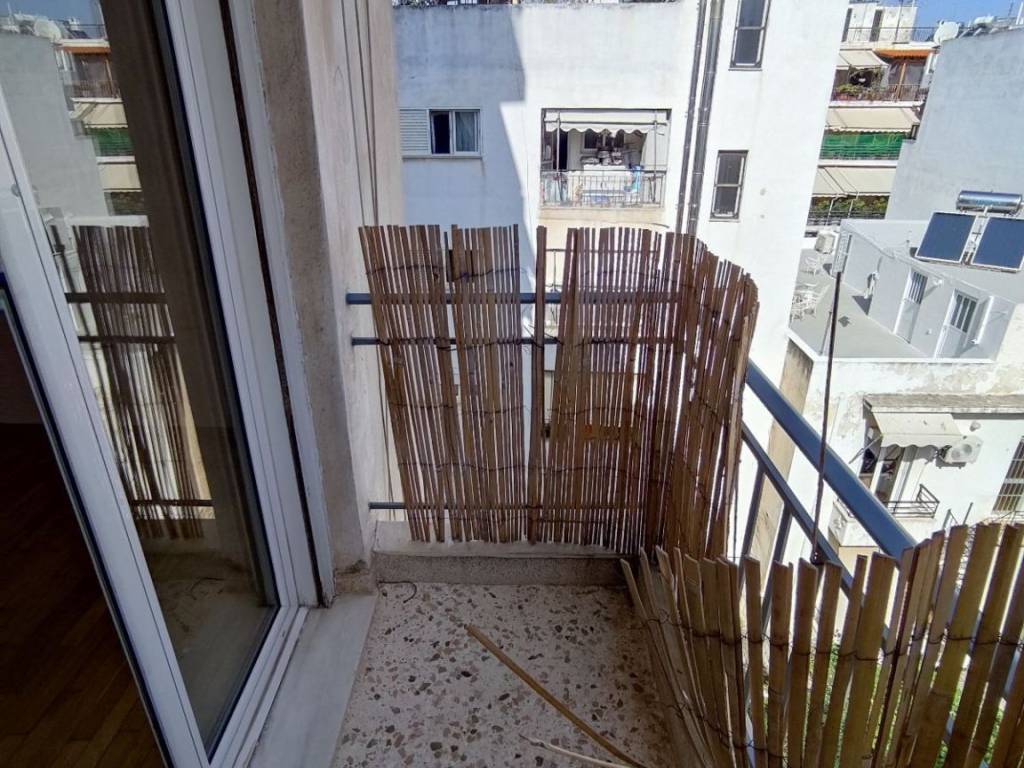 πίσω μπαλκόνι