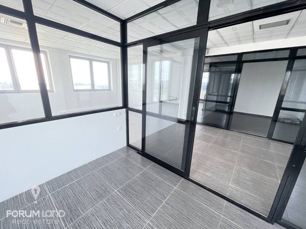 Forumland Real Estate, Επαγγελματικός χώρος