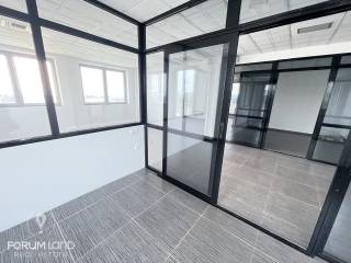 Forumland Real Estate, Επαγγελματικός χώρος