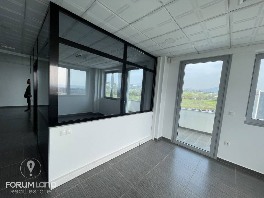 Forumland Real Estate, Επαγγελματικός χώρος