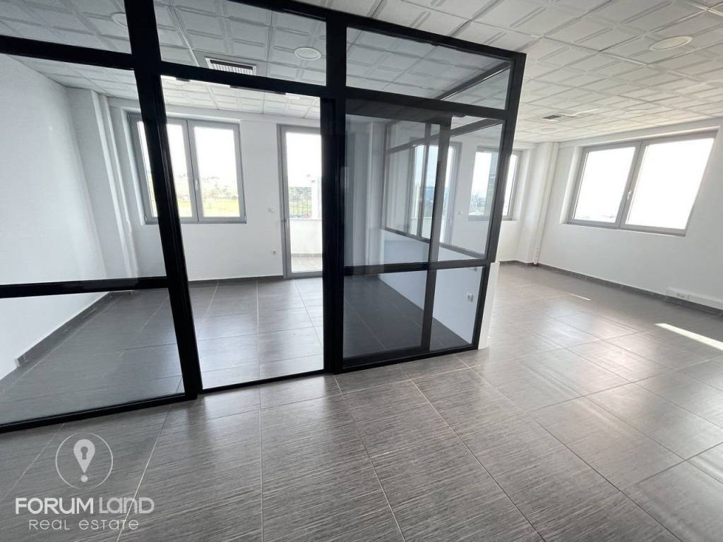 Forumland Real Estate, Επαγγελματικός χώρος