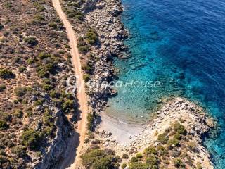 Μάνη παραθαλάσσιο οικοδομήσιμο και επικλινές οικόπεδο