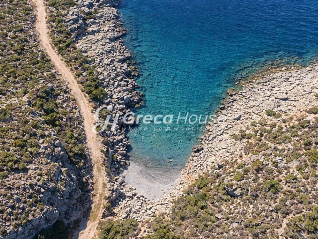 Μάνη παραθαλάσσιο οικοδομήσιμο και επικλινές οικόπεδο