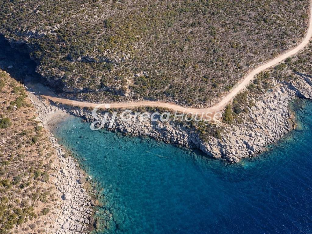 Μάνη παραθαλάσσιο οικοδομήσιμο και επικλινές οικόπεδο