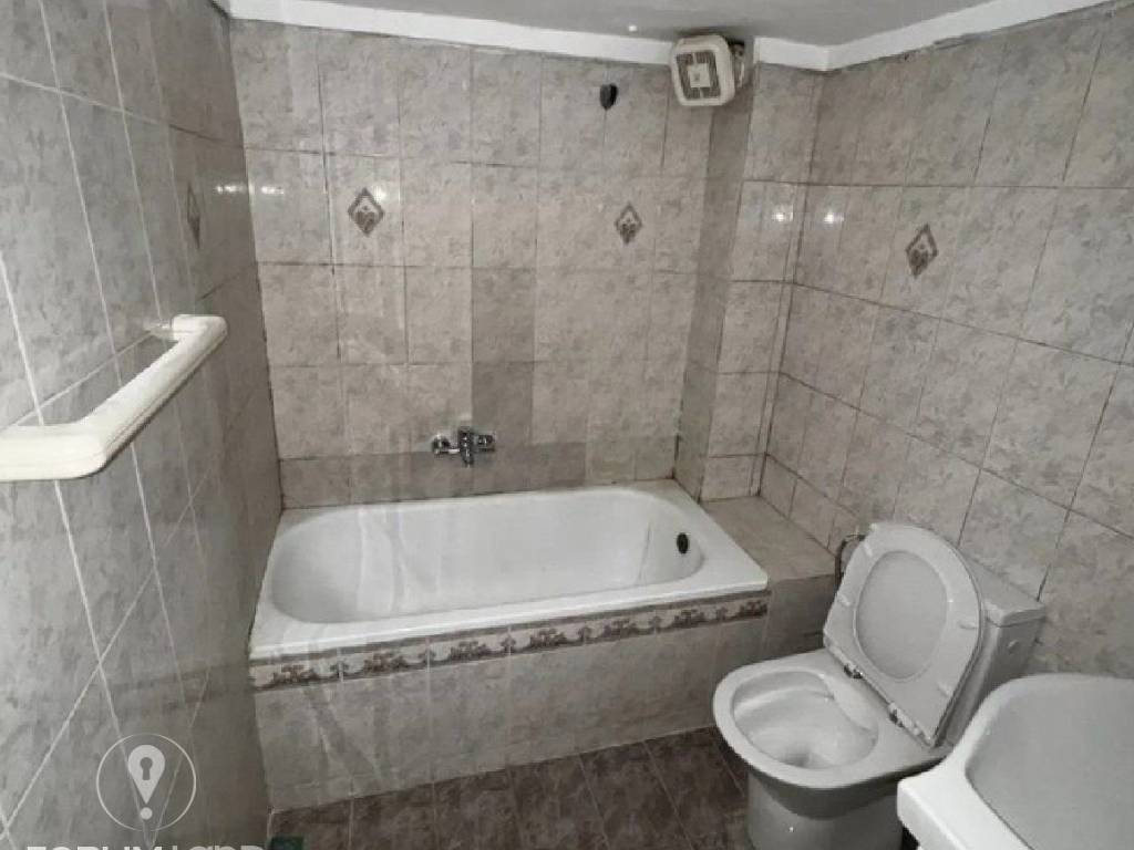 Forumland Real Estate, Μπάνιο