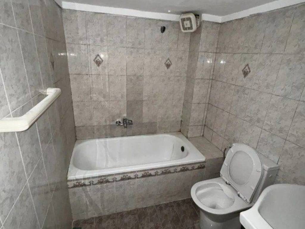 Forumland Real Estate, Μπάνιο