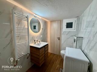 Forumland Real Estate, Μπάνιο