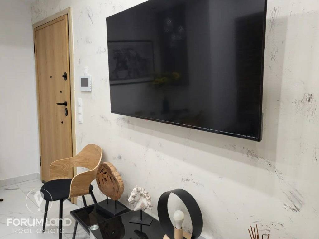 Forumland Real Estate, Είσοδος