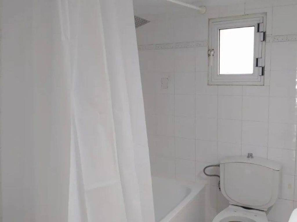 Forumland Real Estate, Μπάνιο