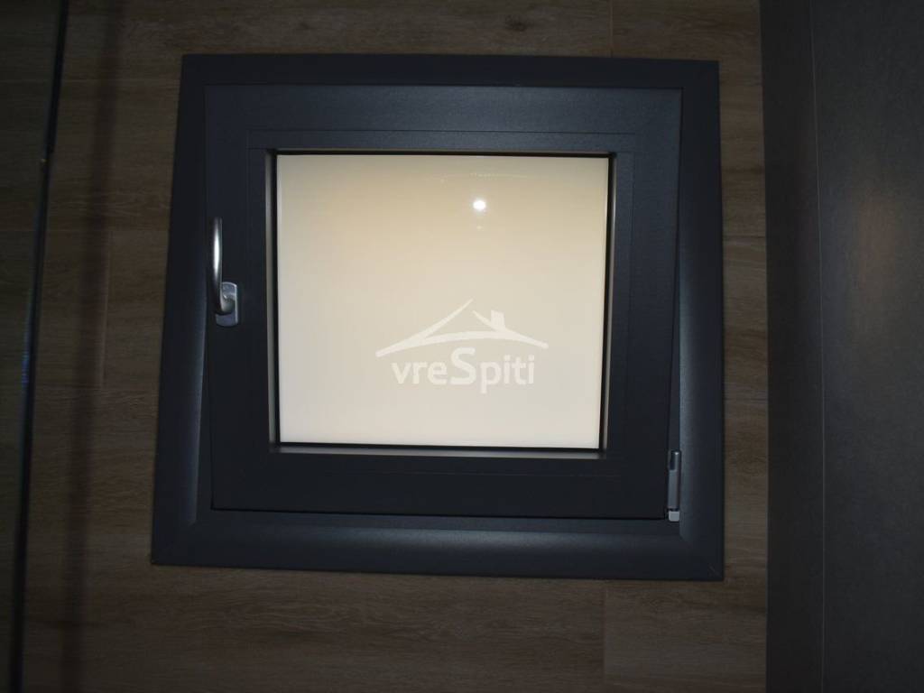 ΠΑΡΑΘΥΡΟ ΛΟΥΤΡΟΥ