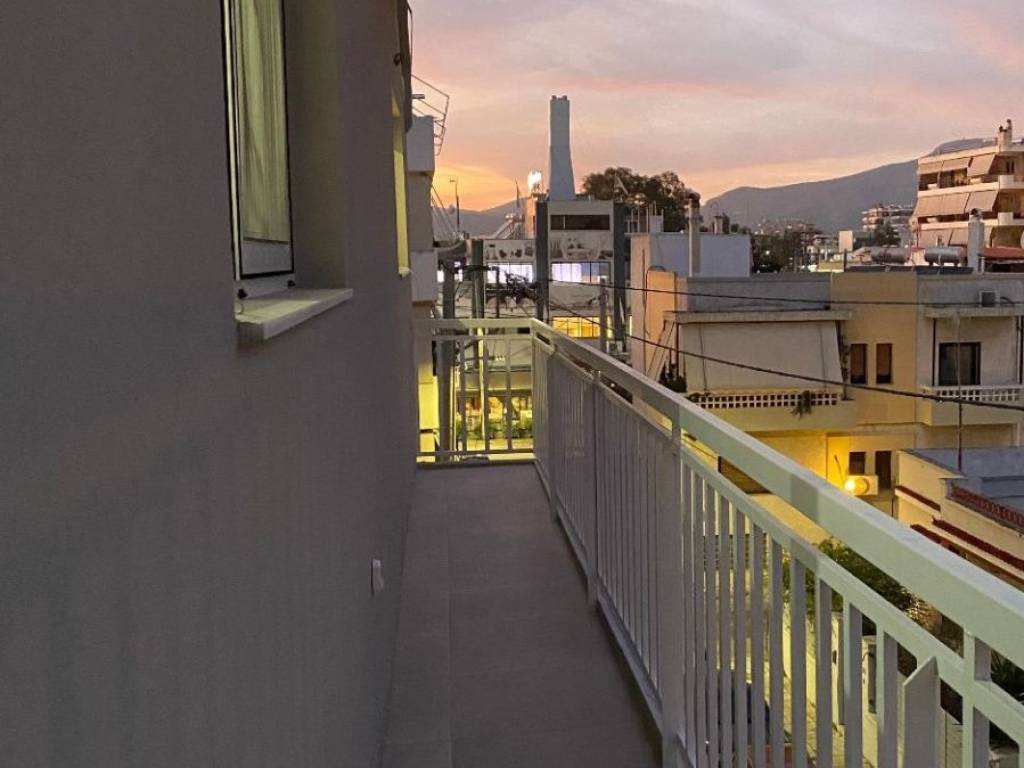 ΘΕΑ ΜΠΑΛΚΟΝΙΟΥ ΒΡΑΔΥ