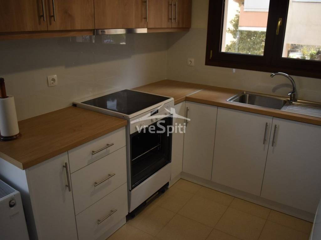 ΚΟΥΖΙΝΑ ΜΕ ΣΥΣΚΕΥΕΣ